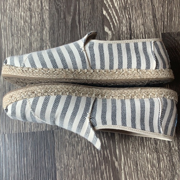 Toms - Picture 7 of 10